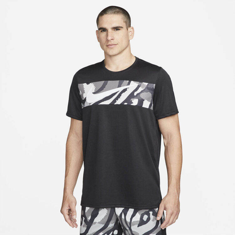 Camiseta Nike Dri-FIT Sport Clash Masculina