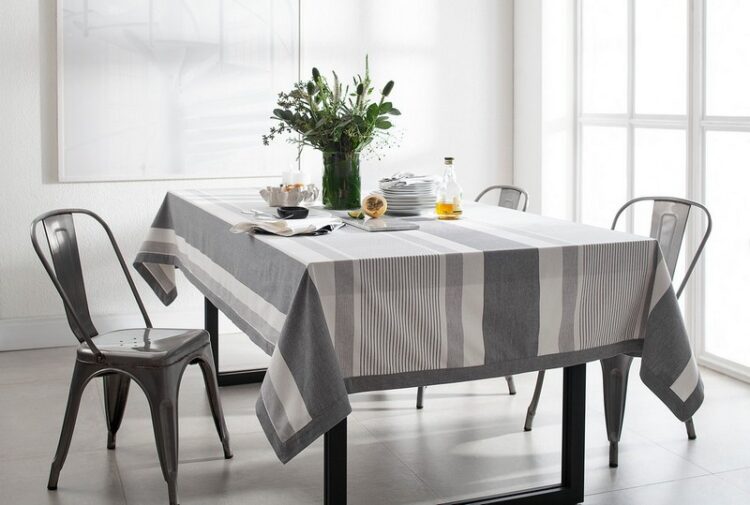 Toalha de Mesa Retangular Buddemeyer Antimanchas Premier Lush Cinza 6 Lugares 1,60m x 2,20m