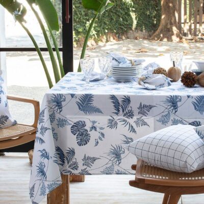 Toalha de Mesa Retangular Naturalle Limpeza Prática Tropical Marinho 8 Lugares 1,60m x 2,50m