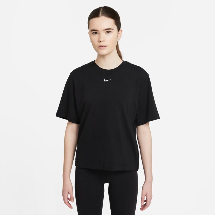 Camiseta Nike Sportswear Essentials Feminina